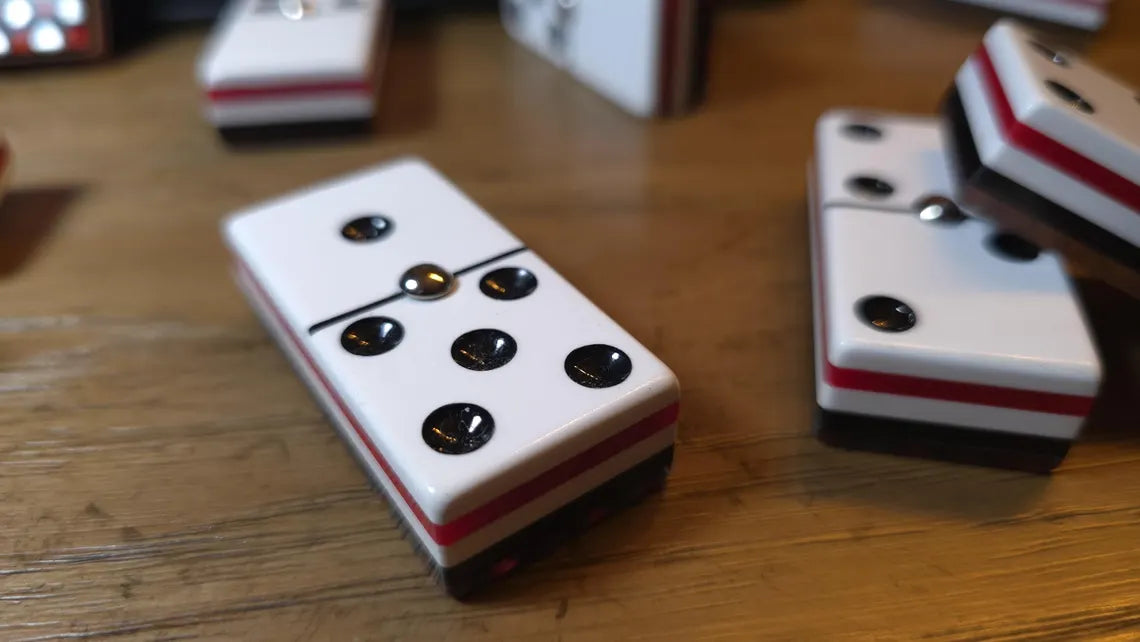 Deluxe Poker Red Domino Jumbo Size
