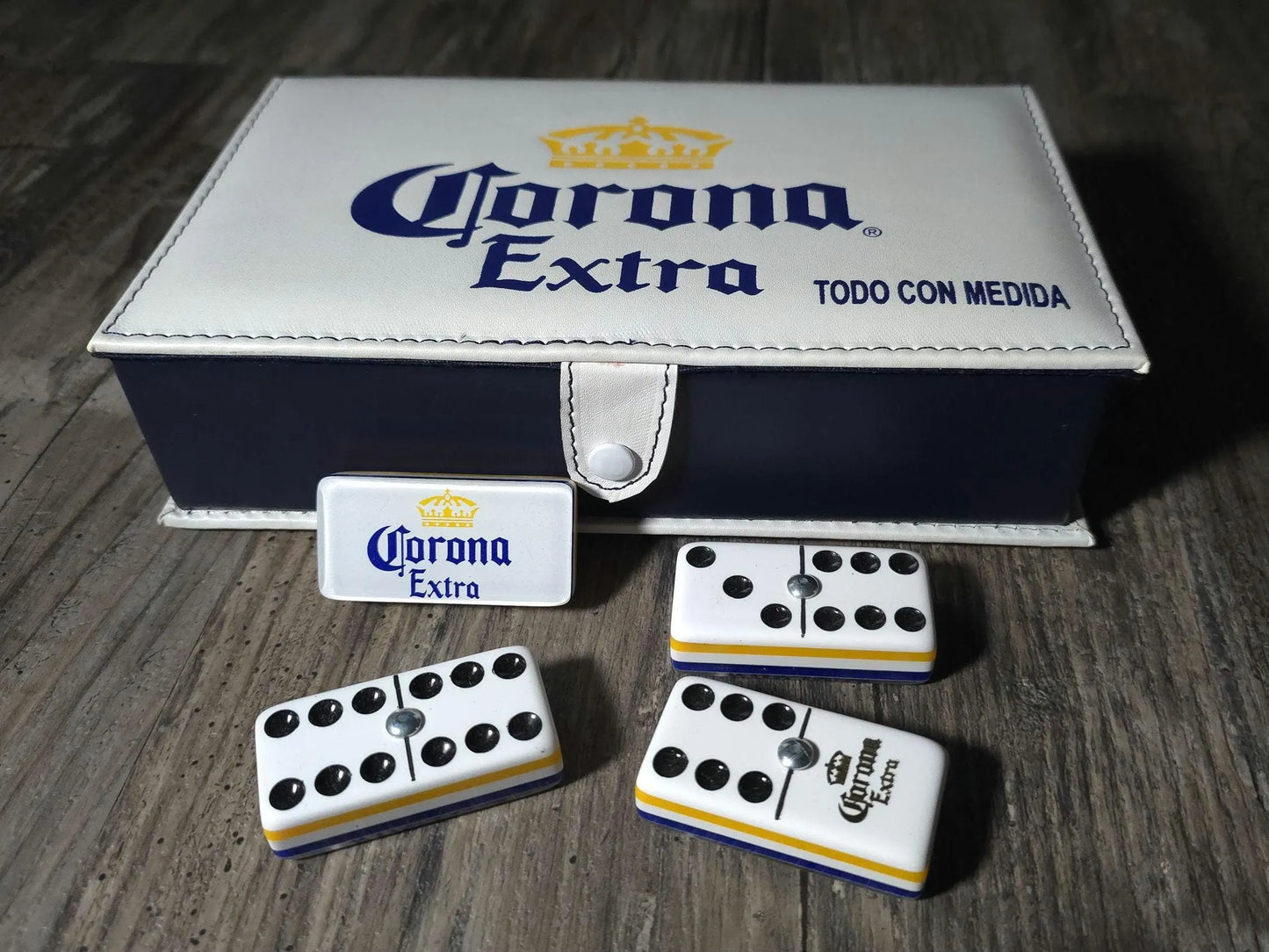 Corona Extra Domino Jumbo size